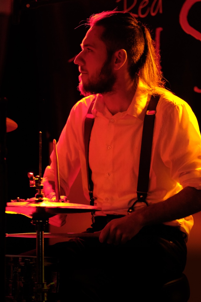 Khorwyn : batteur du groupe "The Red Straps"